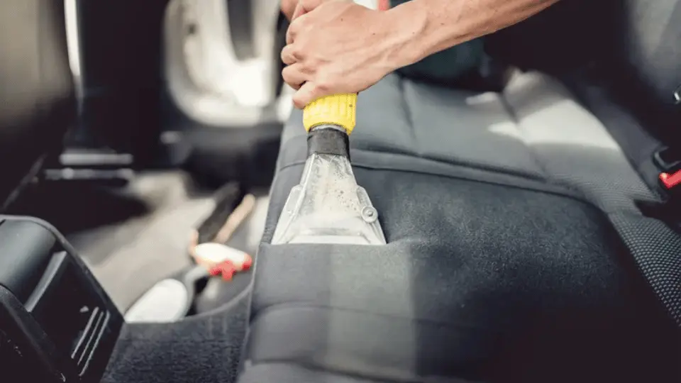 Carpet and upholstery shampooing service